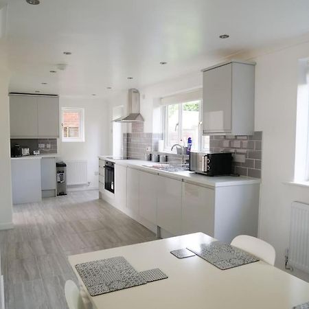 Cosy Four Bed Property With En-Suite Near To Nec Birmingham Airport And The City Buitenkant foto