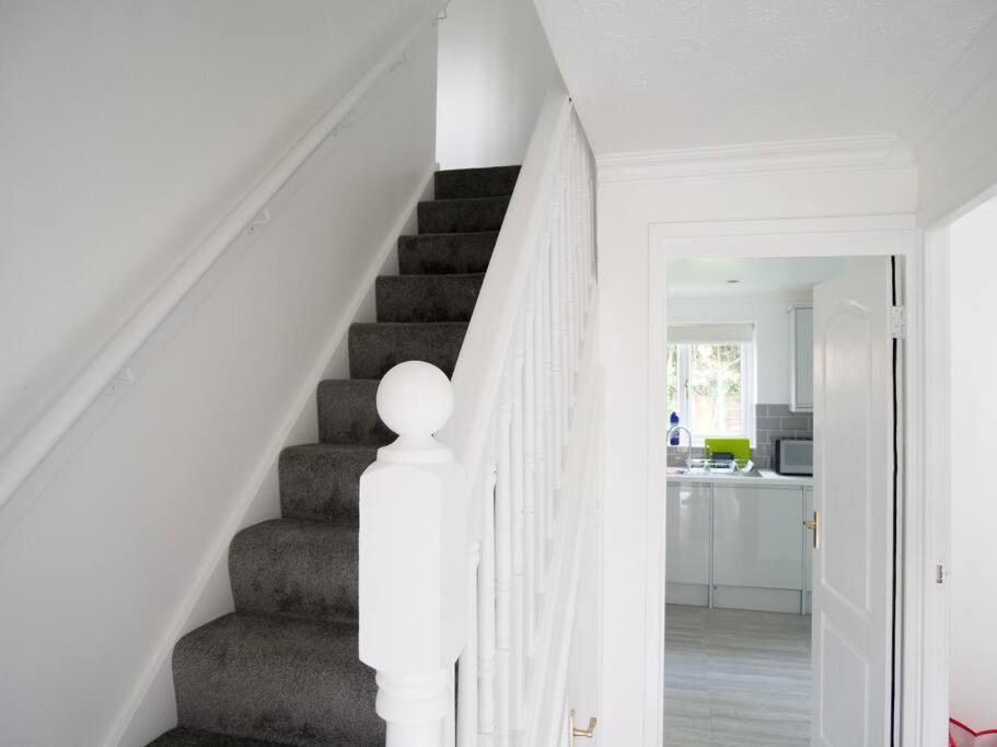 Cosy Four Bed Property With En-Suite Near To Nec Birmingham Airport And The City Buitenkant foto