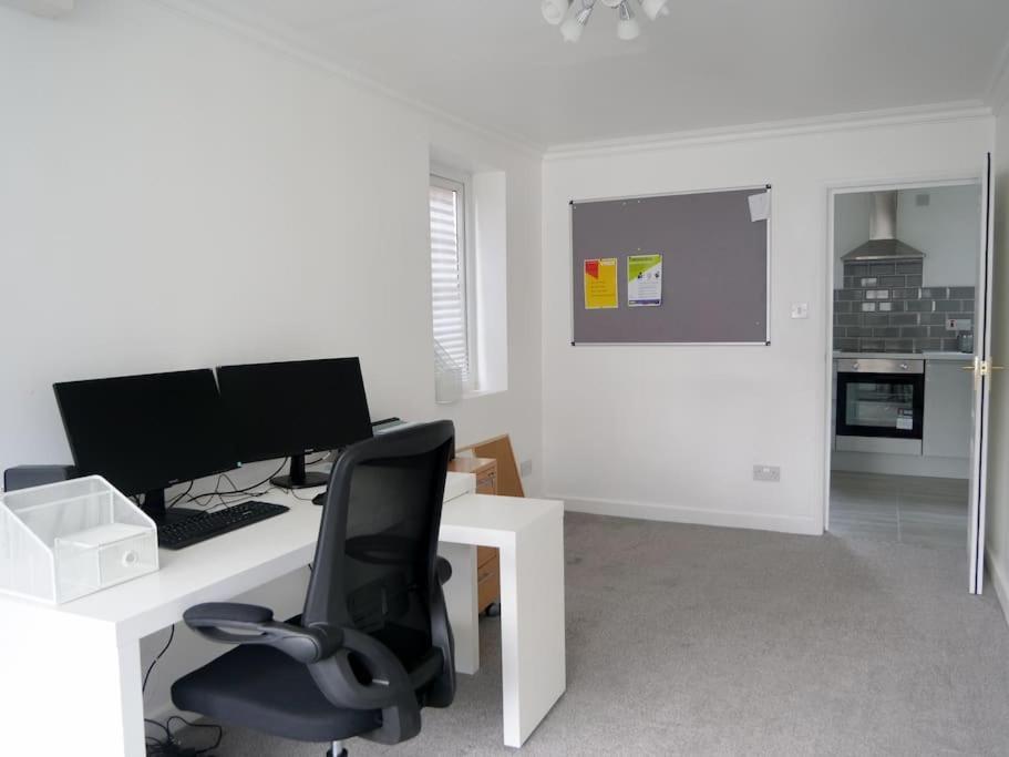 Cosy Four Bed Property With En-Suite Near To Nec Birmingham Airport And The City Buitenkant foto