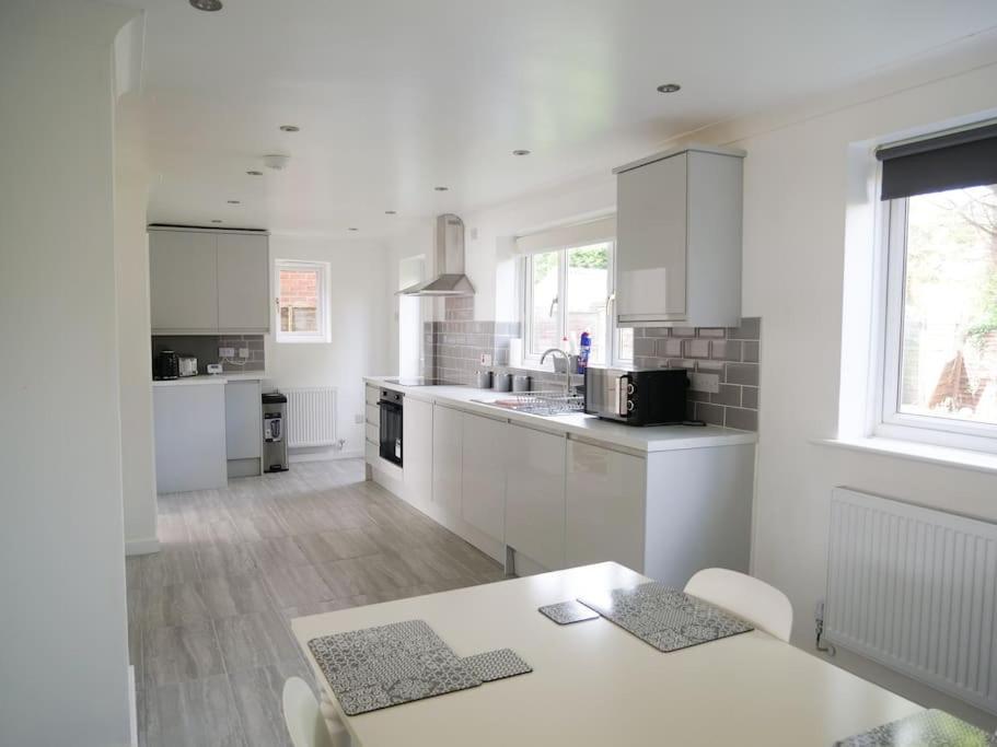 Cosy Four Bed Property With En-Suite Near To Nec Birmingham Airport And The City Buitenkant foto